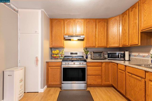 864 Moultrie St, San Francisco, CA 94110