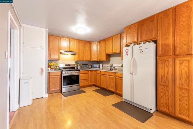 864 Moultrie St, San Francisco, CA 94110