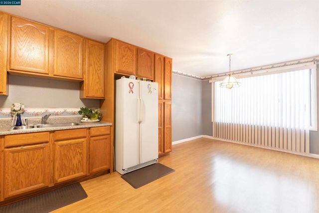 864 Moultrie St, San Francisco, CA 94110