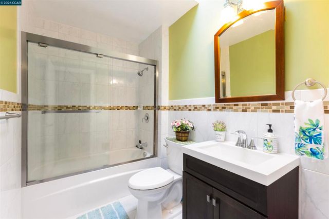 864 Moultrie St, San Francisco, CA 94110