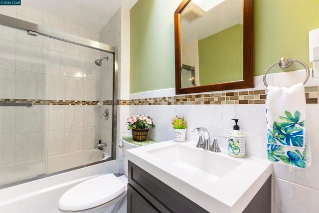 864 Moultrie St, San Francisco, CA 94110