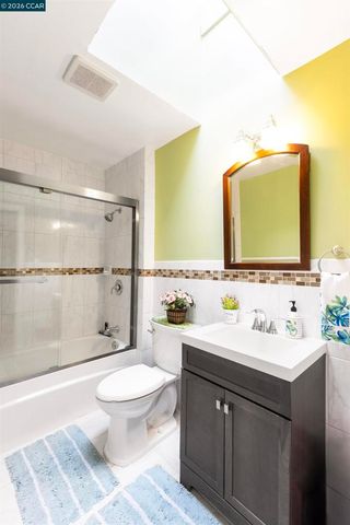 864 Moultrie St, San Francisco, CA 94110