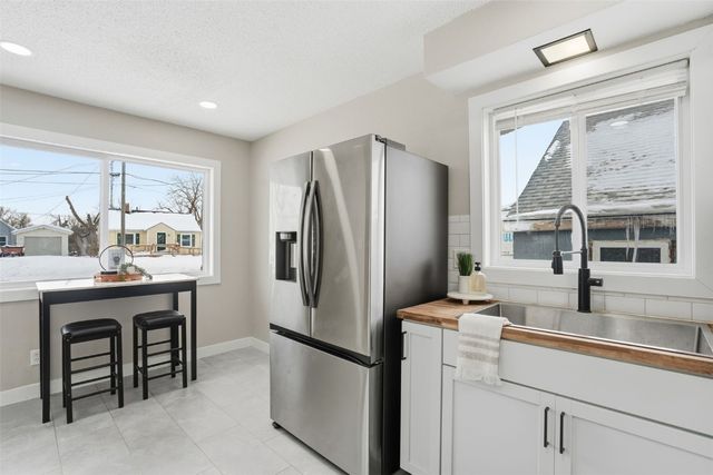 932 22nd Avenue SW, Cedar Rapids, IA 52404