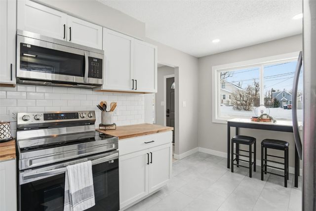 932 22nd Avenue SW, Cedar Rapids, IA 52404