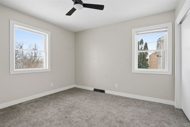 932 22nd Avenue SW, Cedar Rapids, IA 52404