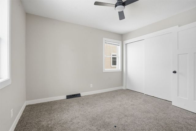 932 22nd Avenue SW, Cedar Rapids, IA 52404