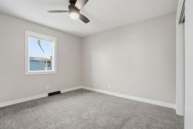 932 22nd Avenue SW, Cedar Rapids, IA 52404