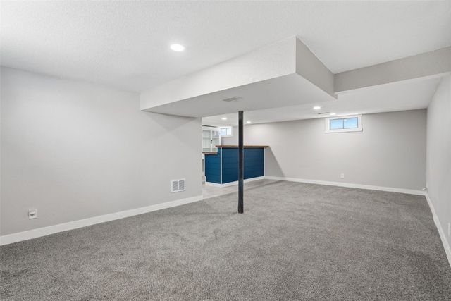 932 22nd Avenue SW, Cedar Rapids, IA 52404