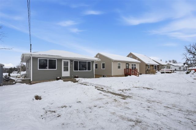 932 22nd Avenue SW, Cedar Rapids, IA 52404