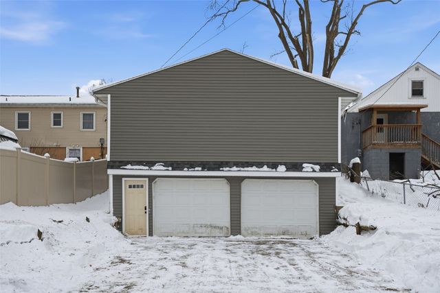 932 22nd Avenue SW, Cedar Rapids, IA 52404