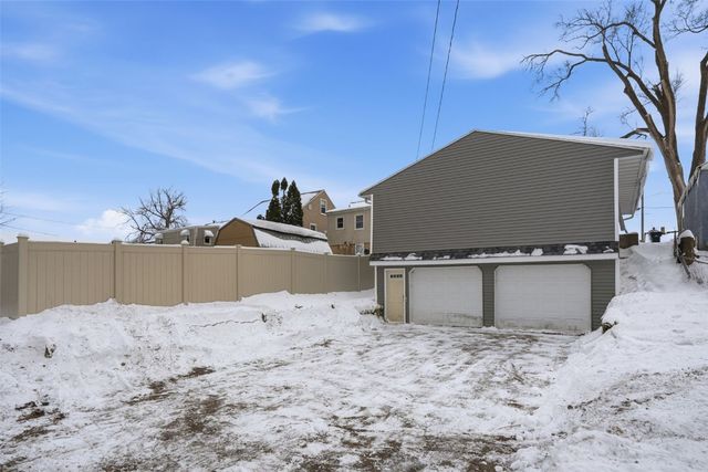 932 22nd Avenue SW, Cedar Rapids, IA 52404