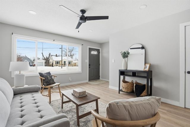 932 22nd Avenue SW, Cedar Rapids, IA 52404