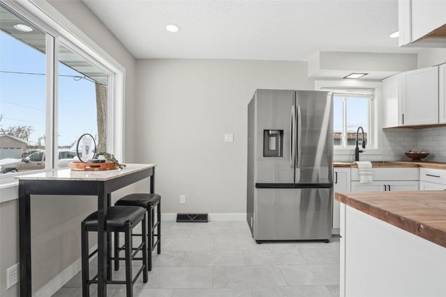 932 22nd Avenue SW, Cedar Rapids, IA 52404