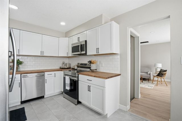 932 22nd Avenue SW, Cedar Rapids, IA 52404