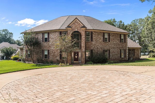 135 Oak Leaf Trail, Benton, LA 71006