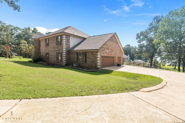 135 Oak Leaf Trail, Benton, LA 71006