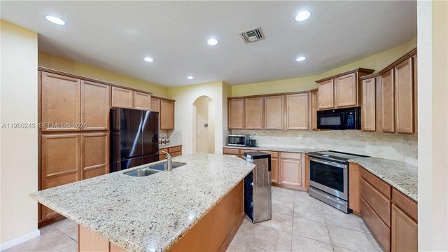 12922 SW 221st St, Miami, FL 33170