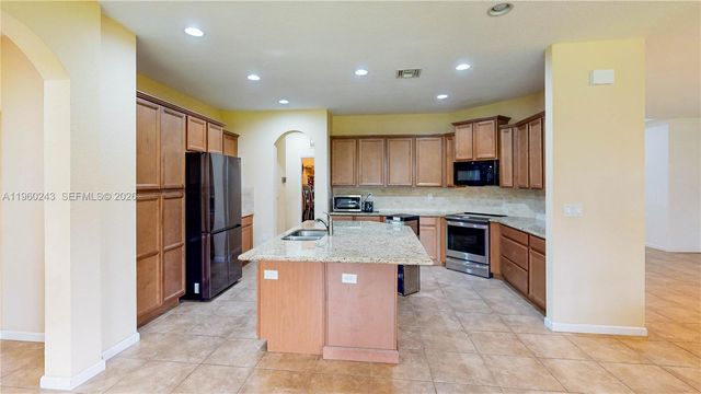 12922 SW 221st St, Miami, FL 33170