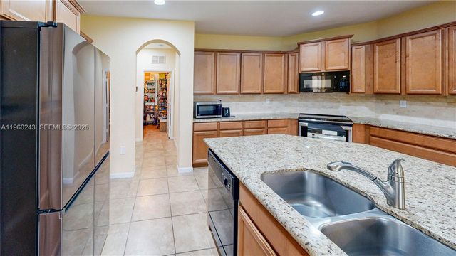 12922 SW 221st St, Miami, FL 33170