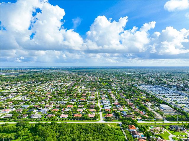 12922 SW 221st St, Miami, FL 33170