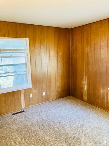 705 N Eisenhower Drive, Junction City, KS 66441