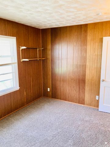 705 N Eisenhower Drive, Junction City, KS 66441