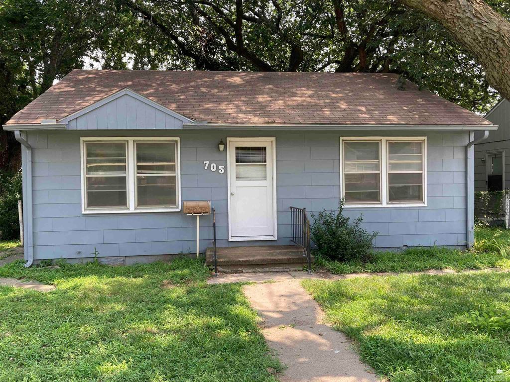 705 N Eisenhower Drive, Junction City, KS 66441