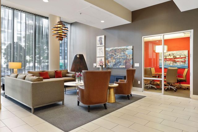 215 10th Avenue S 533, Minneapolis, MN 55415