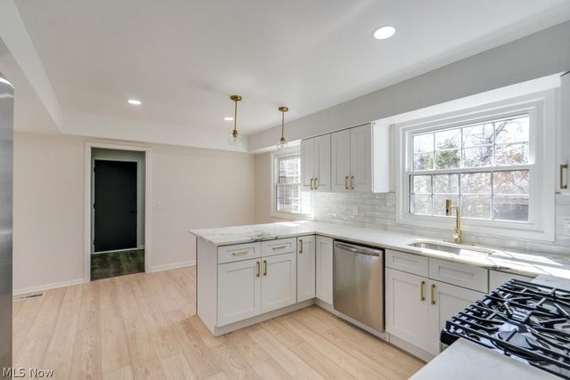 292 Parkview Drive, Aurora, OH 44202