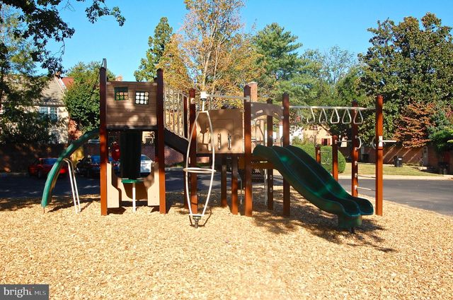 5922 QUEENSTON ST, Springfield, VA 22152
