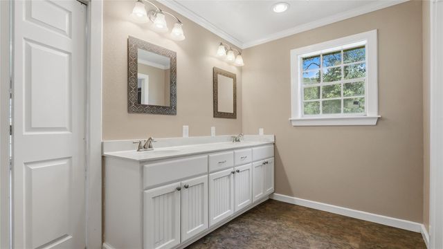 5125 Sandy Creek Lane, Brenham, TX 77833