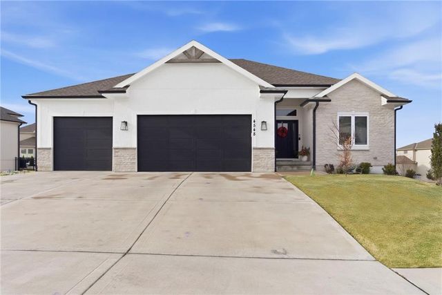 4548 NE Seneca Terrace, Lee's Summit, MO 64064