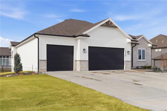 4548 NE Seneca Terrace, Lee's Summit, MO 64064