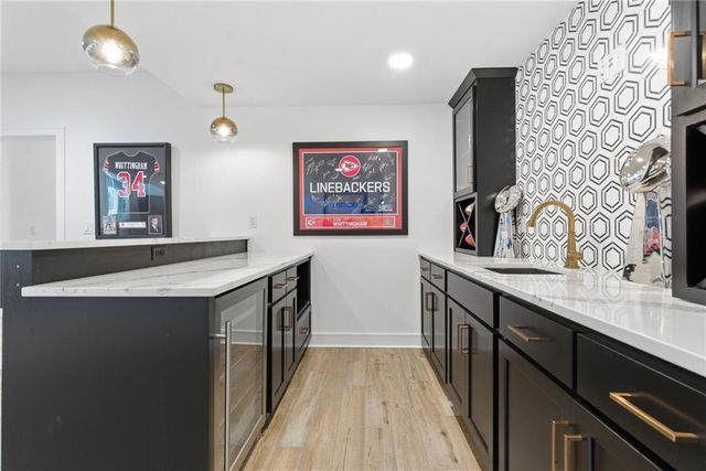 4548 NE Seneca Terrace, Lee's Summit, MO 64064