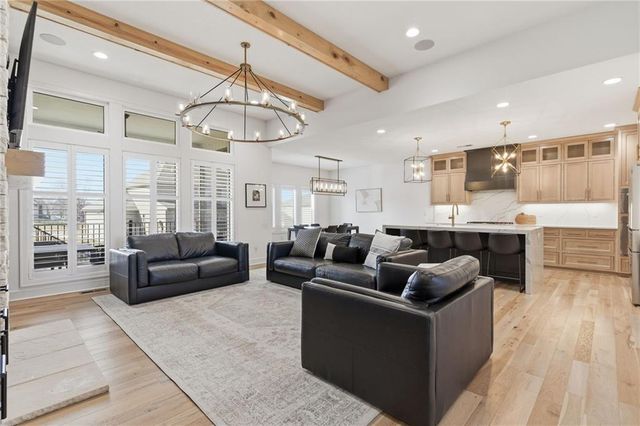 4548 NE Seneca Terrace, Lee's Summit, MO 64064