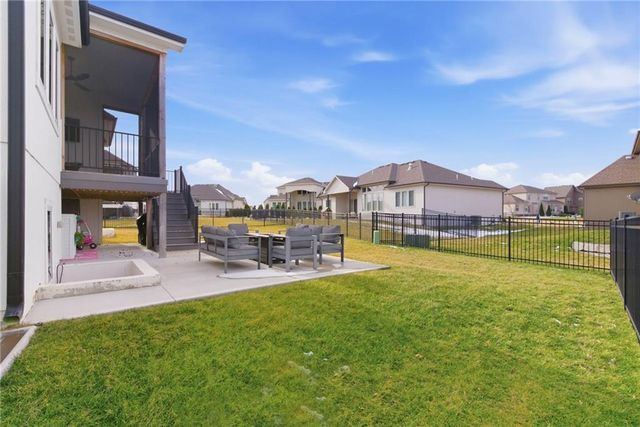 4548 NE Seneca Terrace, Lee's Summit, MO 64064