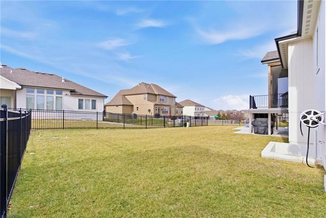 4548 NE Seneca Terrace, Lee's Summit, MO 64064
