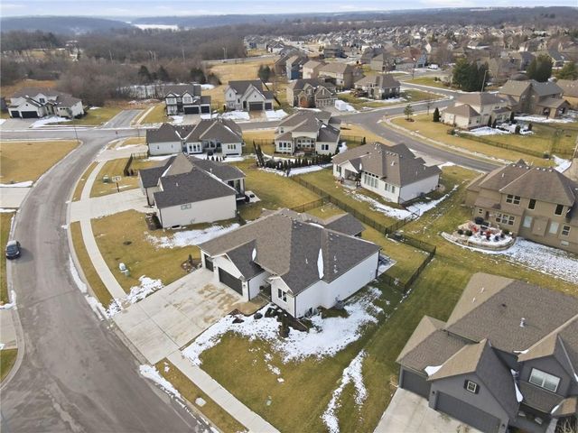 4548 NE Seneca Terrace, Lee's Summit, MO 64064