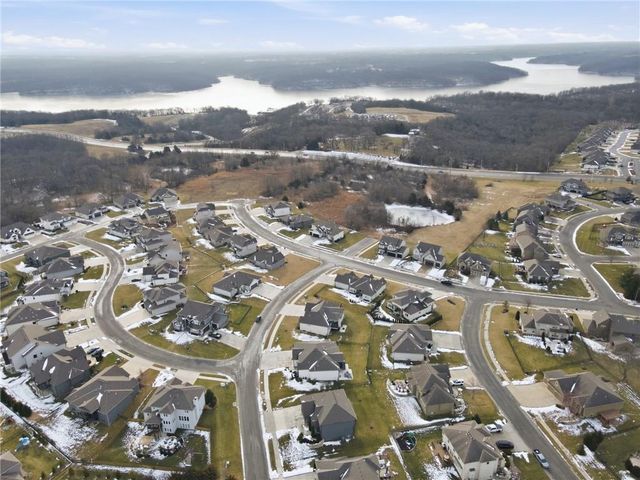 4548 NE Seneca Terrace, Lee's Summit, MO 64064