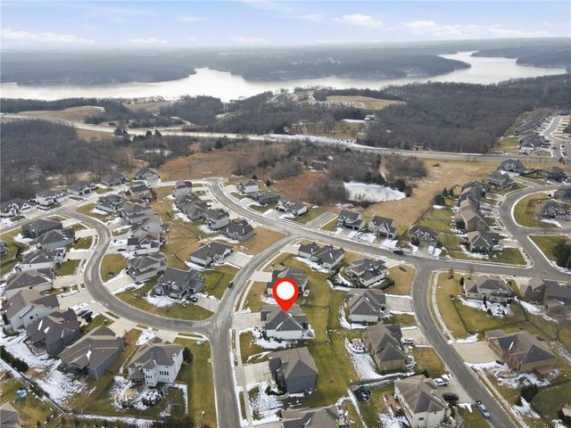 4548 NE Seneca Terrace, Lee's Summit, MO 64064