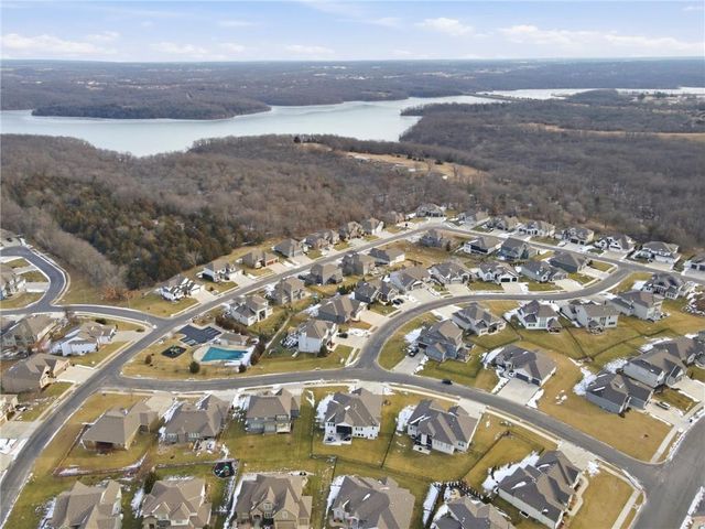 4548 NE Seneca Terrace, Lee's Summit, MO 64064