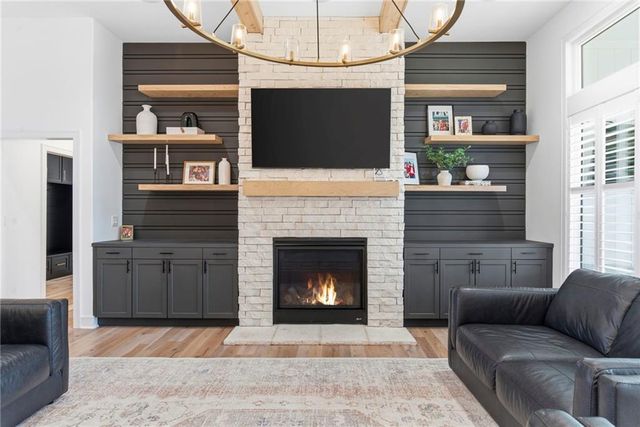 4548 NE Seneca Terrace, Lee's Summit, MO 64064