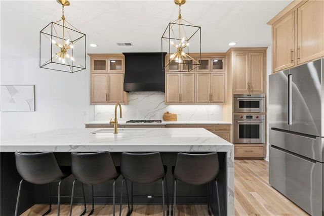 4548 NE Seneca Terrace, Lee's Summit, MO 64064