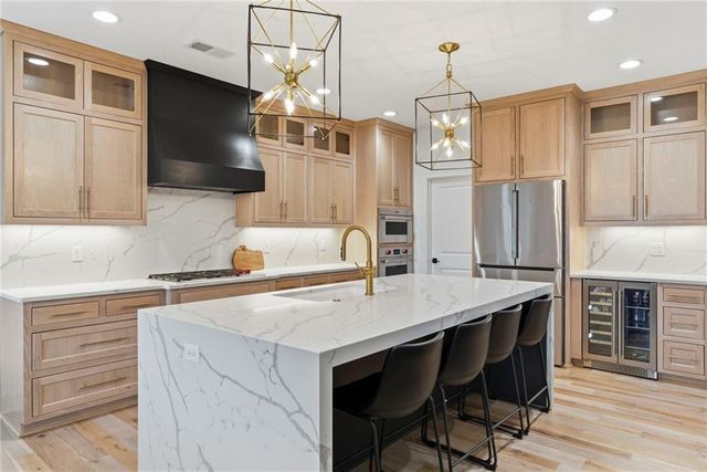 4548 NE Seneca Terrace, Lee's Summit, MO 64064