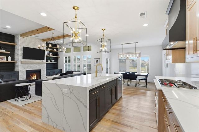 4548 NE Seneca Terrace, Lee's Summit, MO 64064