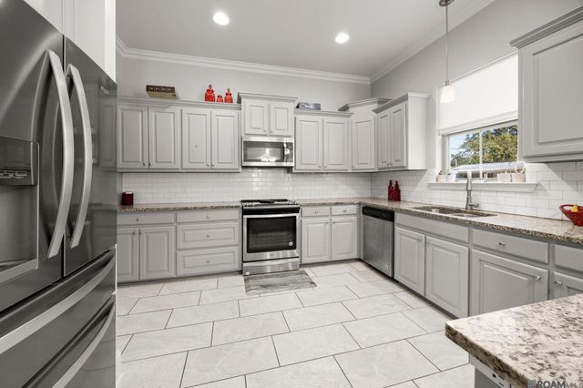 33797 Blue River Dr, Denham Springs, LA 70706