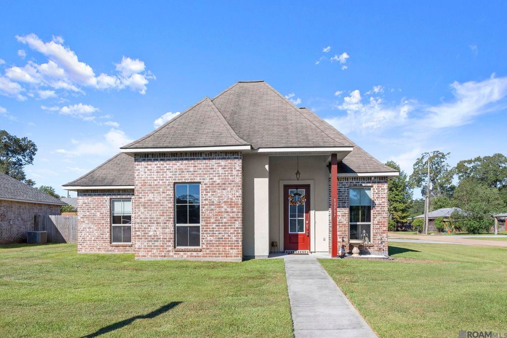 33797 Blue River Dr, Denham Springs, LA 70706