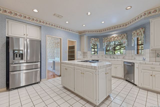 9 Camden Oaks, San Antonio, TX 78248