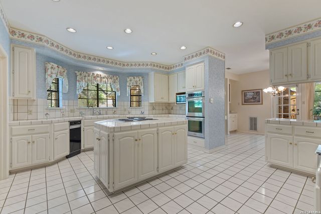 9 Camden Oaks, San Antonio, TX 78248