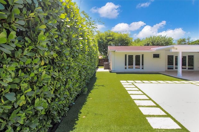 8975 SW 83rd St 0, Miami, FL 33173